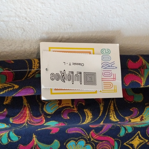 New LuLaRoe Classic T L(14-16) - Picture 4 of 6